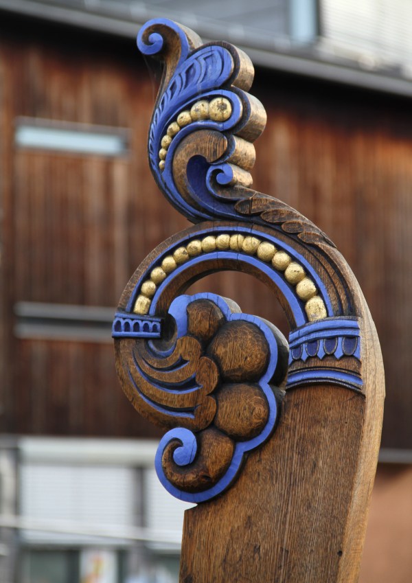 Beautiful Longboat Carving